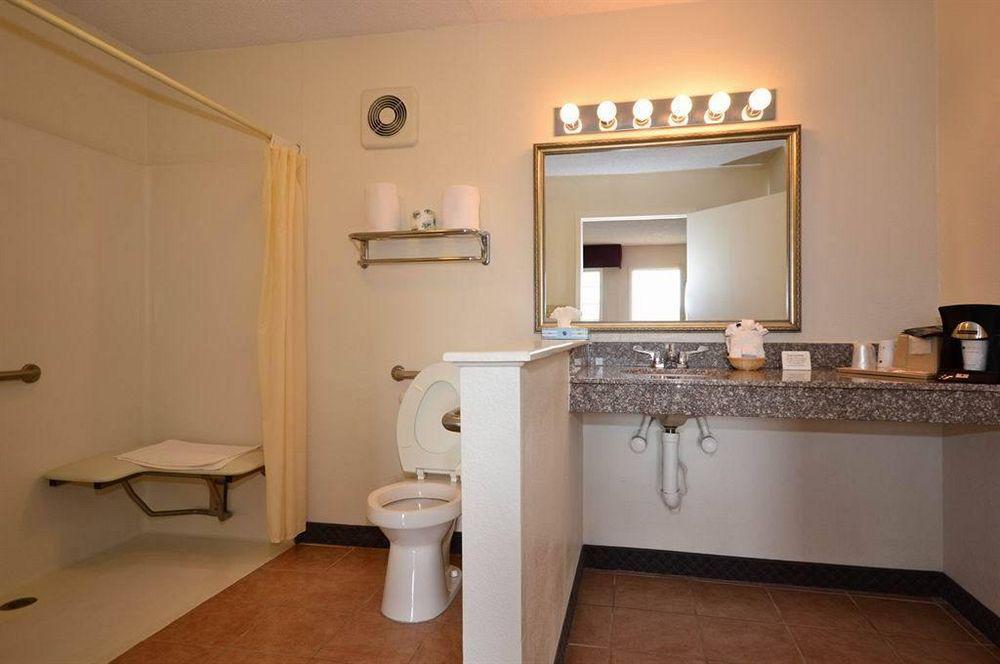 Best Western Palestine Inn Room photo